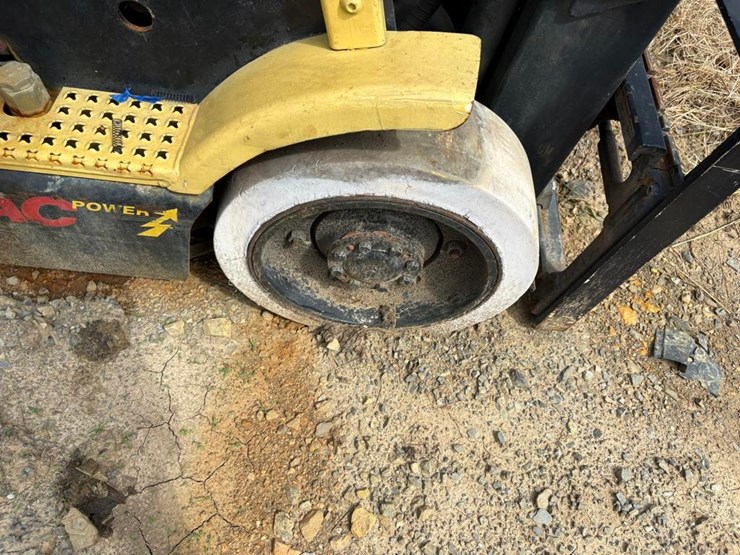 hyster-e502-33-forklift-image-6