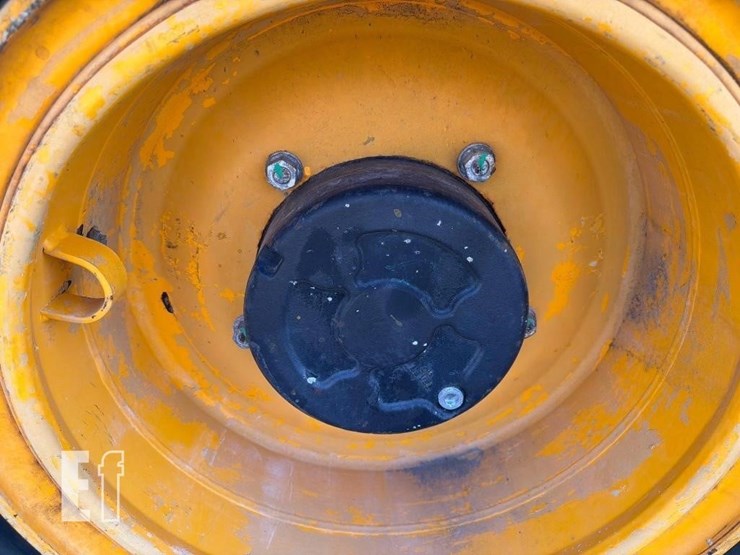 2017-jcb-512-56-image-32