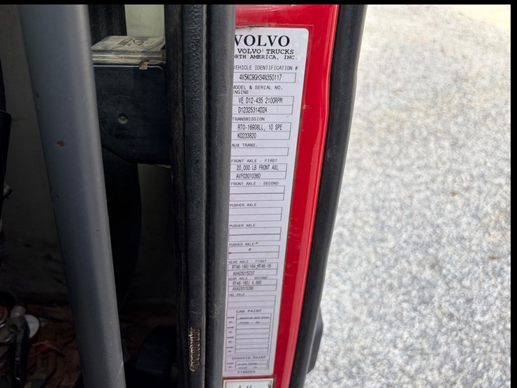 2003-volvo-10-image-23