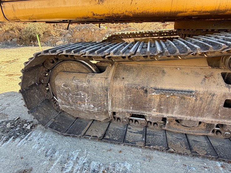 2017-caterpillar-336-image-26