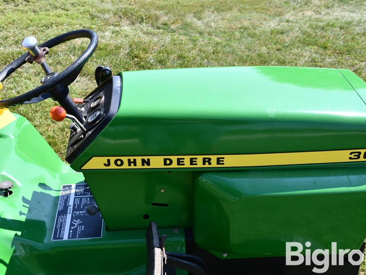 john-deere-300-image-18