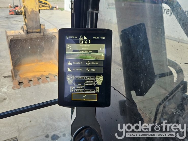 2019-caterpillar-336-image-46