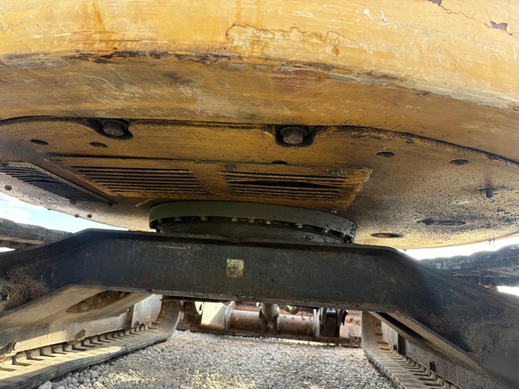 2014-caterpillar-305-image-21