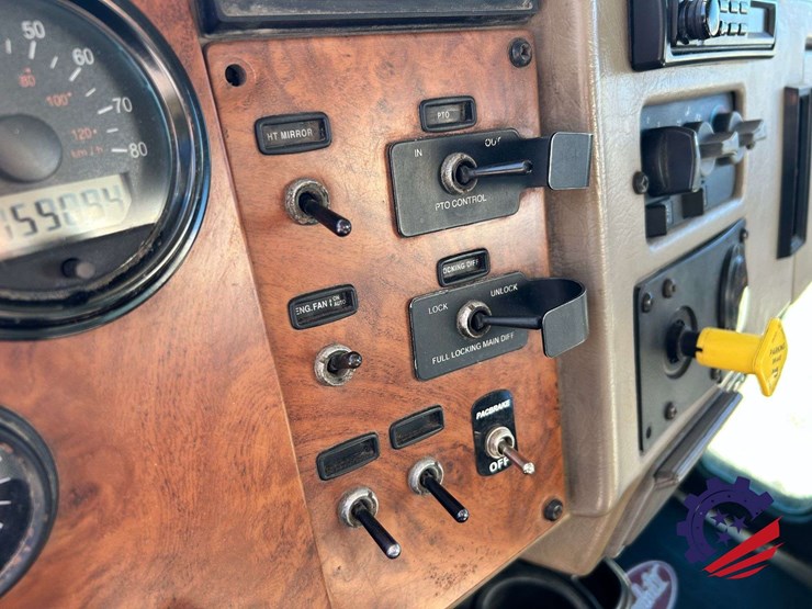 2007-peterbilt-335-image-95