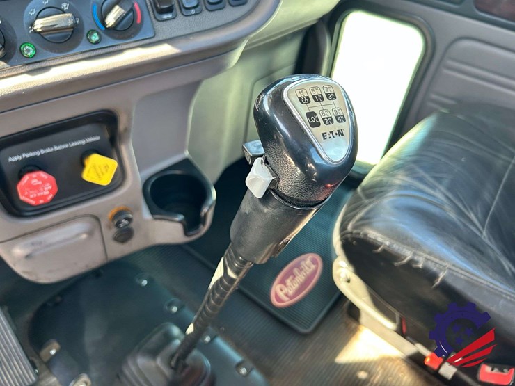 2018-peterbilt-389-image-79