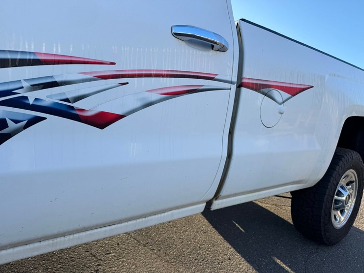 2015-chevrolet-3500hd-image-14