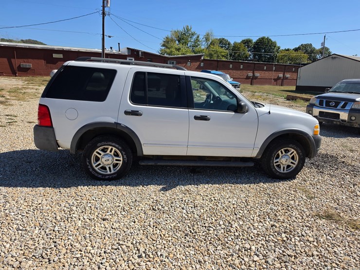 2003-ford-explorer-image-11