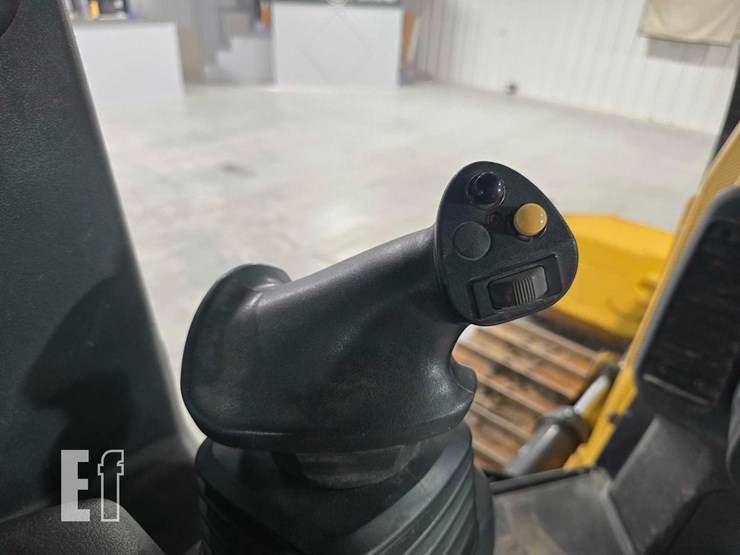2021-caterpillar-d2-image-18