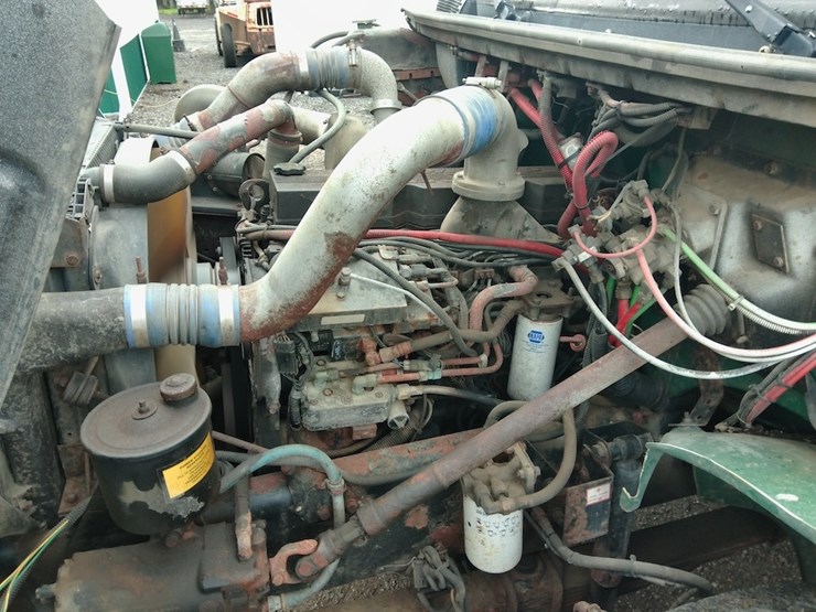 2001-freightliner-fl80-image-16