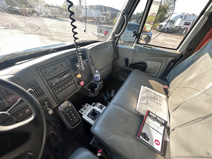 2007-international-durastar-4400-image-25