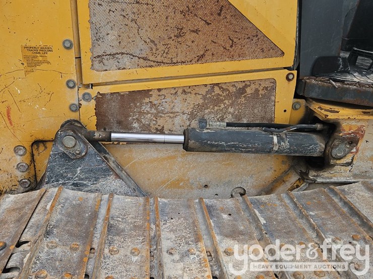 2013-deere-650k-lgp-image-17