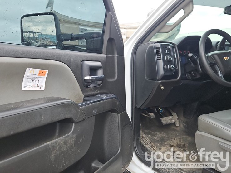 2020-chevrolet-silverado-5500hd-image-37