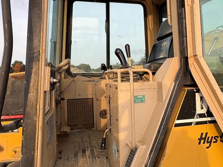 2001-caterpillar-d5c-xl-image-18