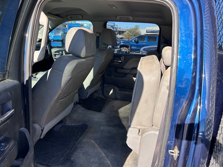 2016-chevrolet-3500-image-47