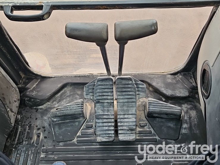 2014-komatsu-pc210-lc-10-image-34