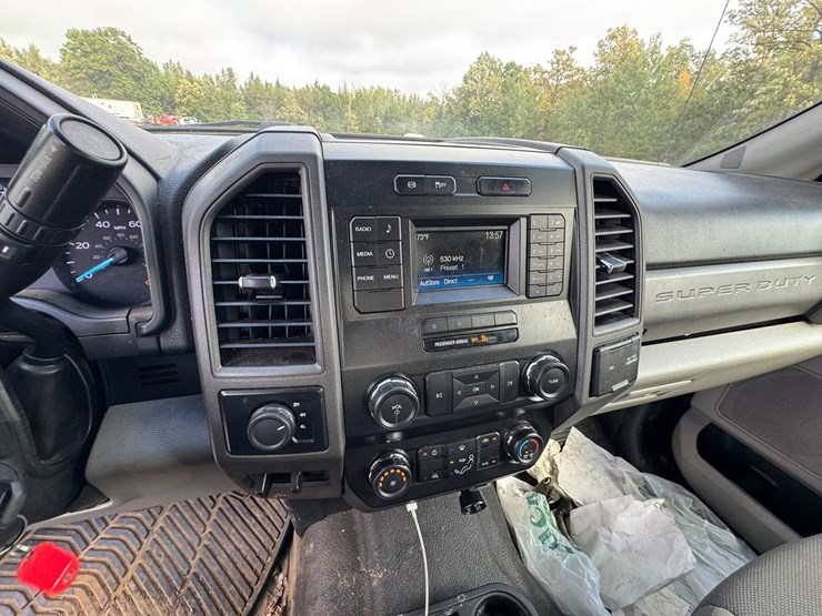 2019-ford-f350-xl-image-32