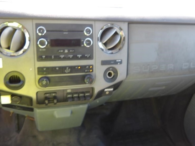 2011-ford-f550-image-25