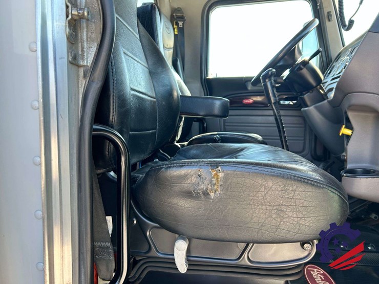 2018-peterbilt-389-image-100