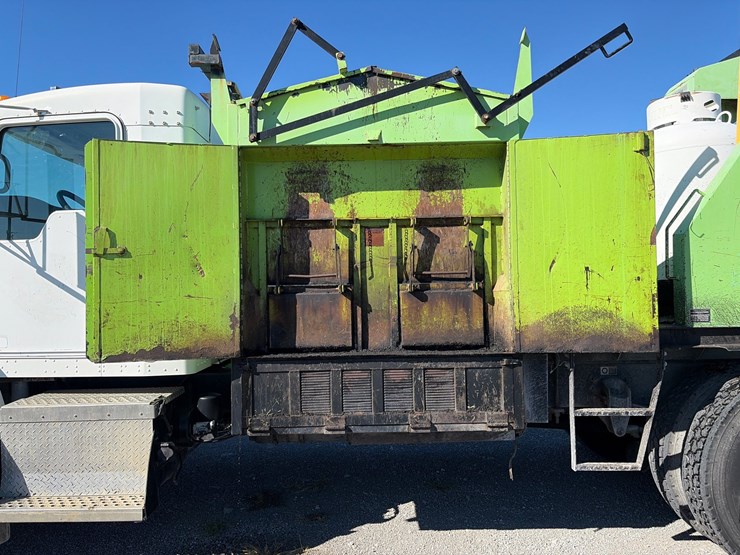 2008-kenworth-t300-image-4