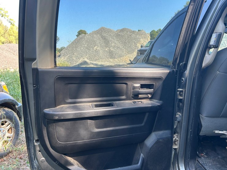 2013-dodge-1500-image-46