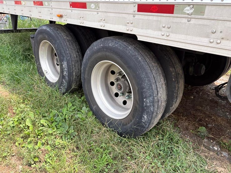 2016-volvo-d13-semi-truck-w/-enclosed-reefer-3000r-image-15