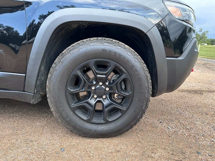 2019-jeep-cherokee-image-30