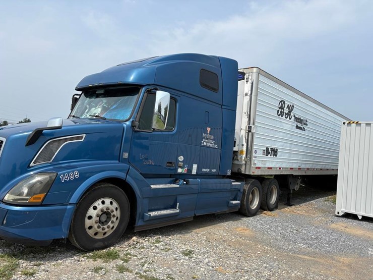 2016-volvo-d13-semi-truck-w/-enclosed-reefer-3000r-image-2