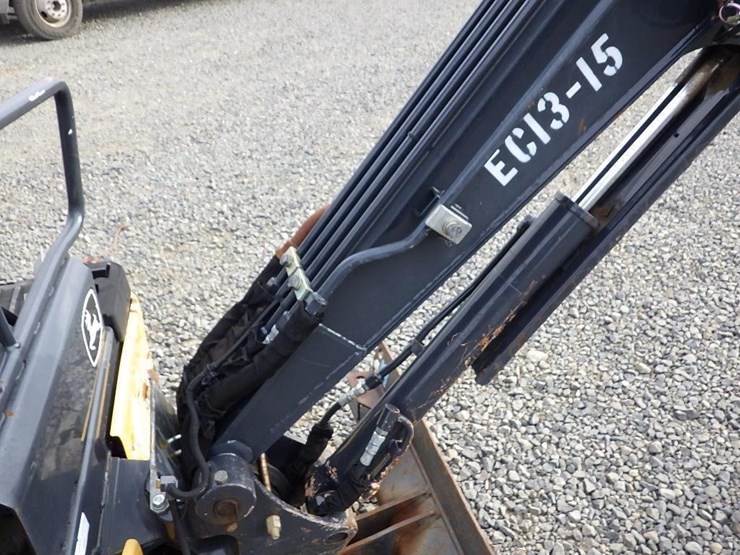 2017-deere-17g-image-22
