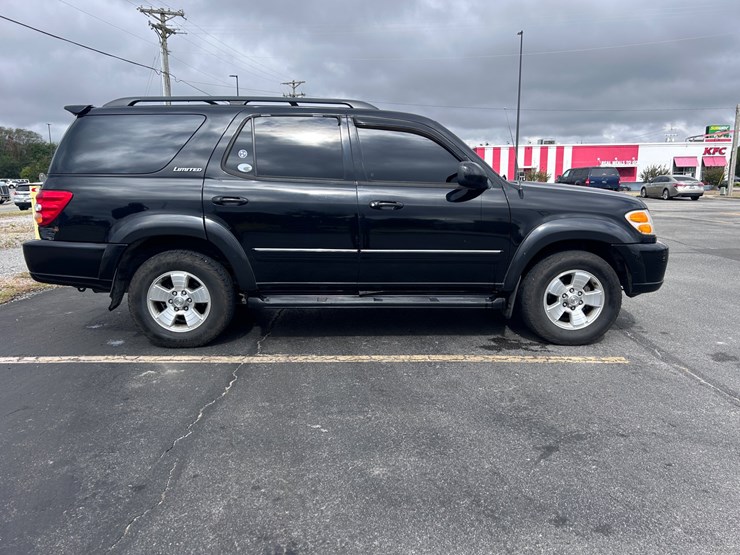 2004-toyota-sequoia-limited-image-9