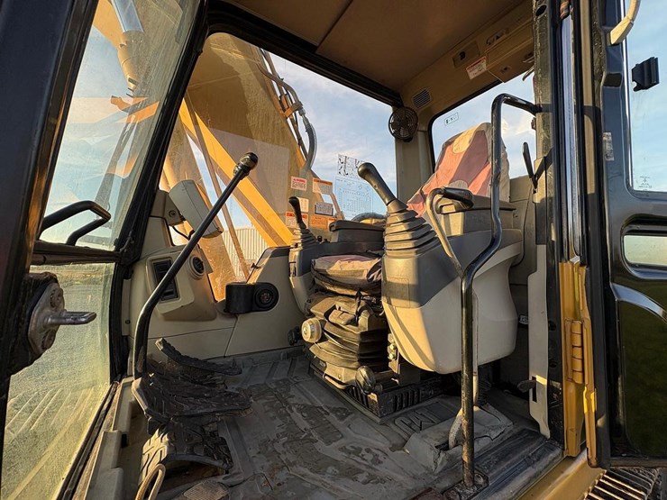 2004-caterpillar-318cl-image-16