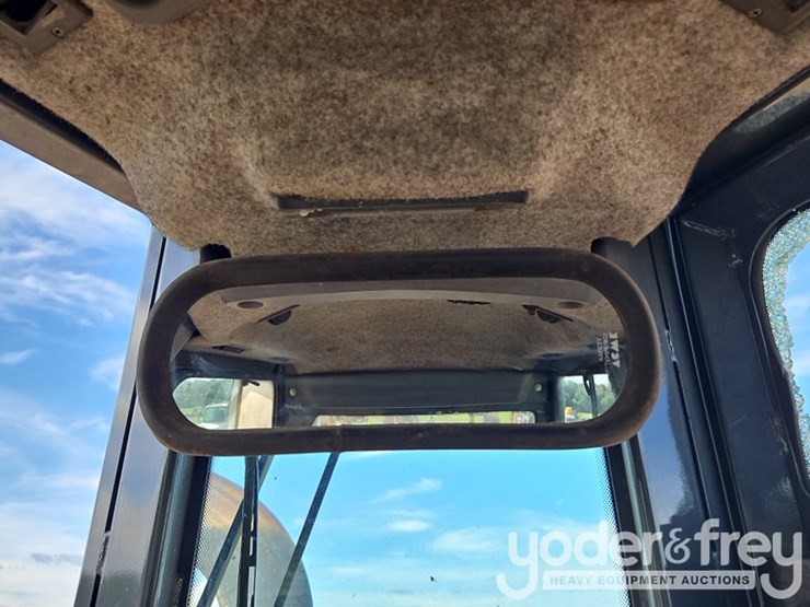 2016-deere-700k-lgp-image-28