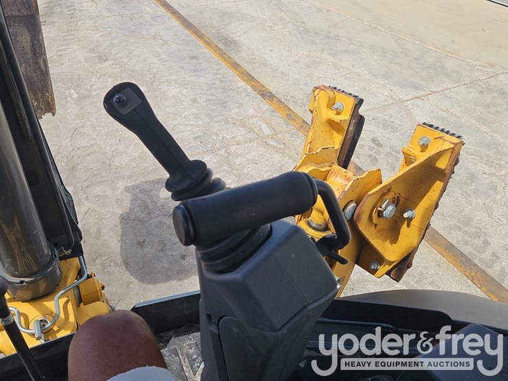 2020-deere-310sl-image-33