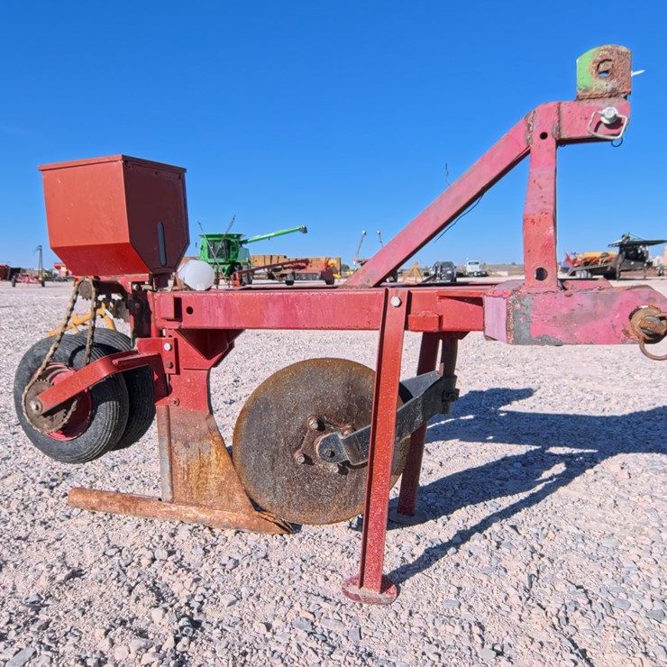 #2090 • 3 Point Gopher Machine
