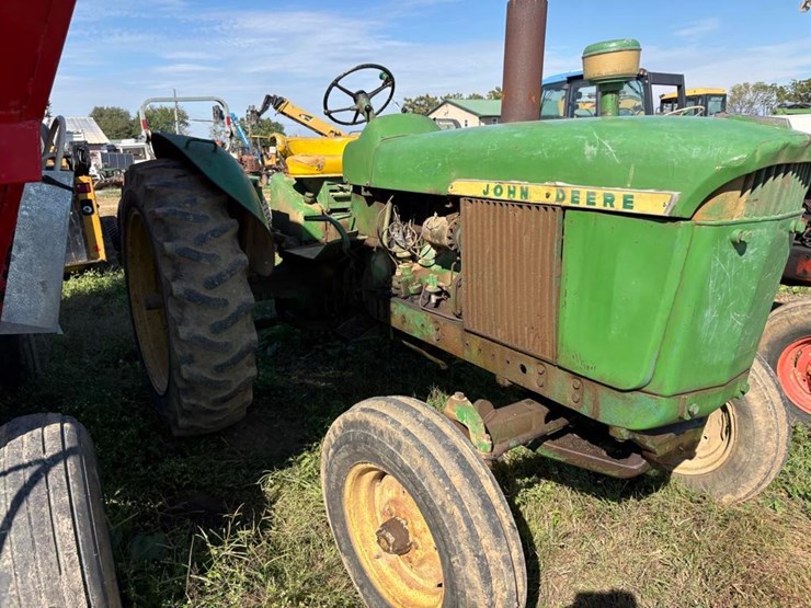 john-deere-3010-image-4