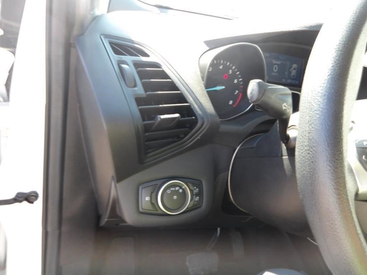 2015-ford-escape-se-image-19