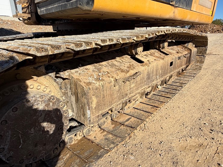 2017-caterpillar-336-image-11