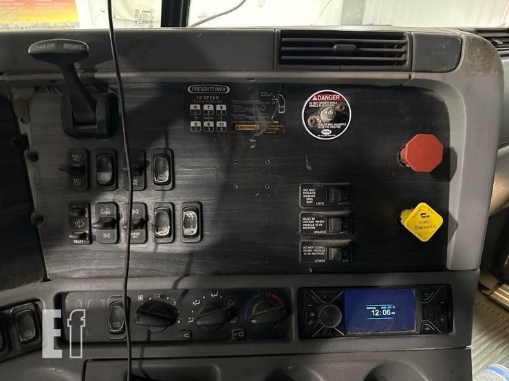 2007-freightliner-columbia-120-image-20
