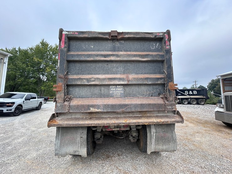 #34-•-2007-mack-granite-tri-axle-dump-truck-image-7
