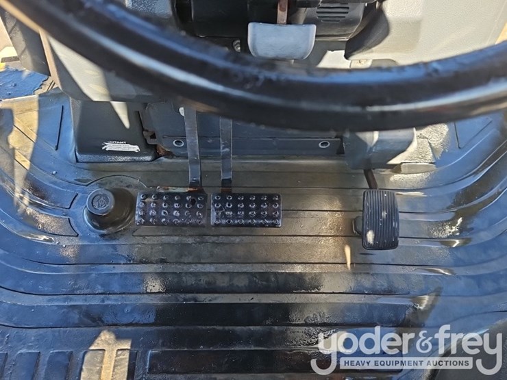 2016-deere-310sl-image-32