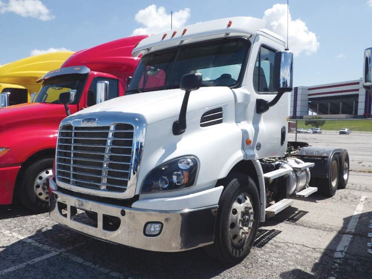 2019-freightliner-cascadia-113-image-1