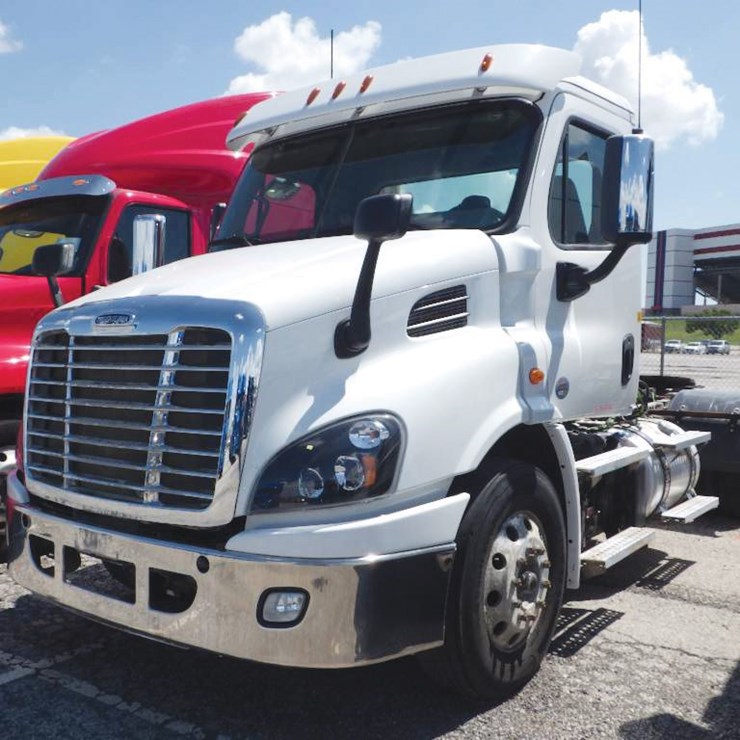 2019 FREIGHTLINER CASCADIA 113