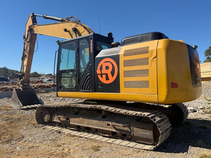 2016-caterpillar-323fl-image-5