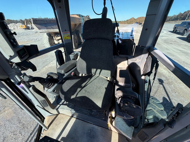 2008-caterpillar-12m-image-32