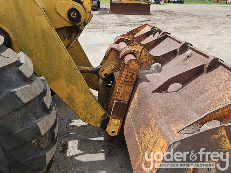 caterpillar-928f-image-13