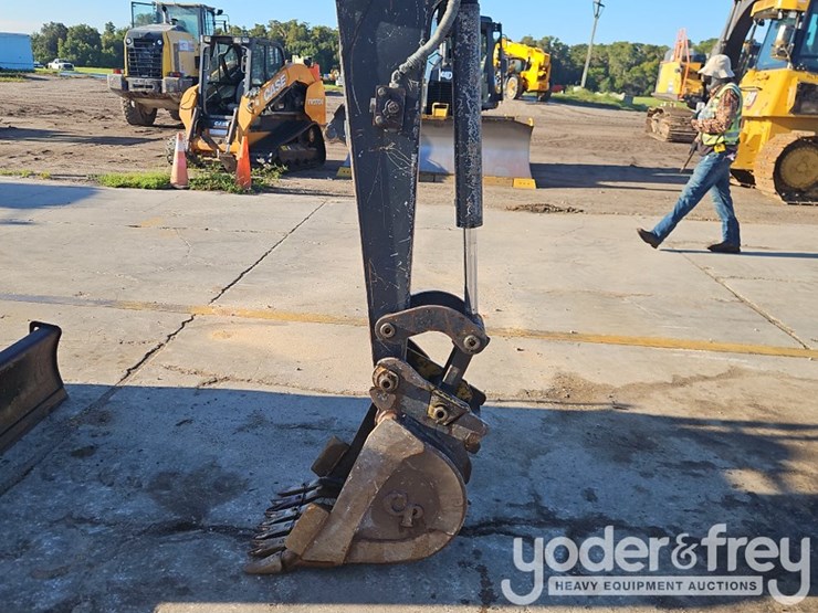 2021-deere-30g-image-18