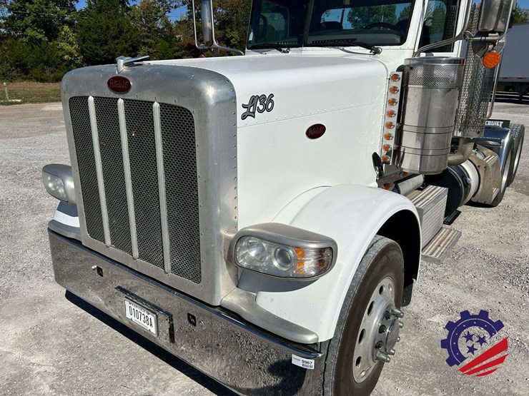2018-peterbilt-389-image-9