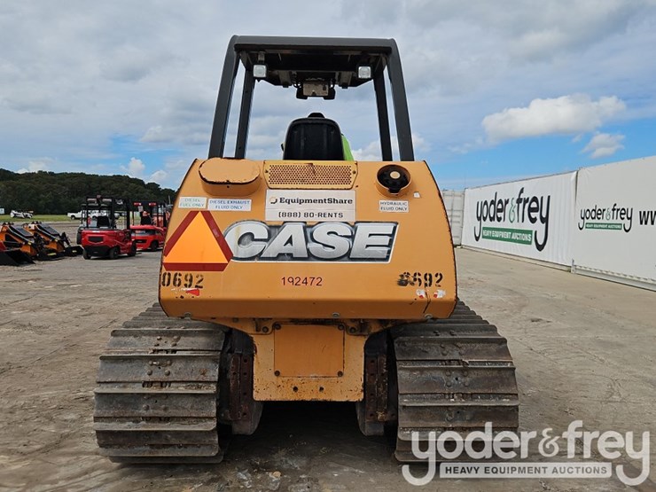 2016-case-850m-image-28