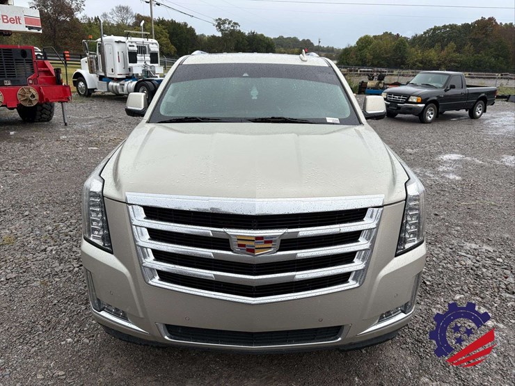 2017-cadillac-escalade-esv-luxury-image-6