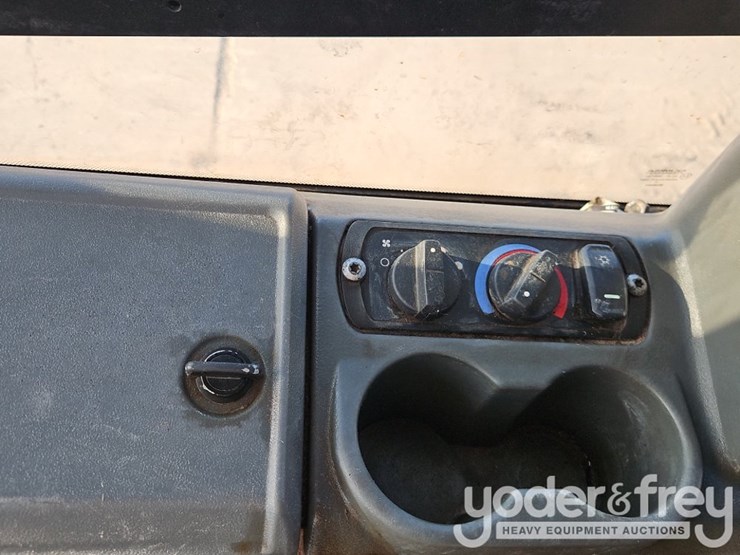 2019-caterpillar-d5k2-lgp-image-32
