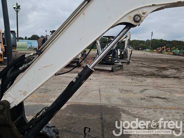 2020-bobcat-e32-image-14